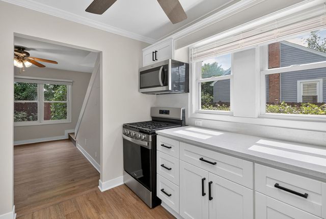 100 83RD Street, Hinsdale, IL 60527