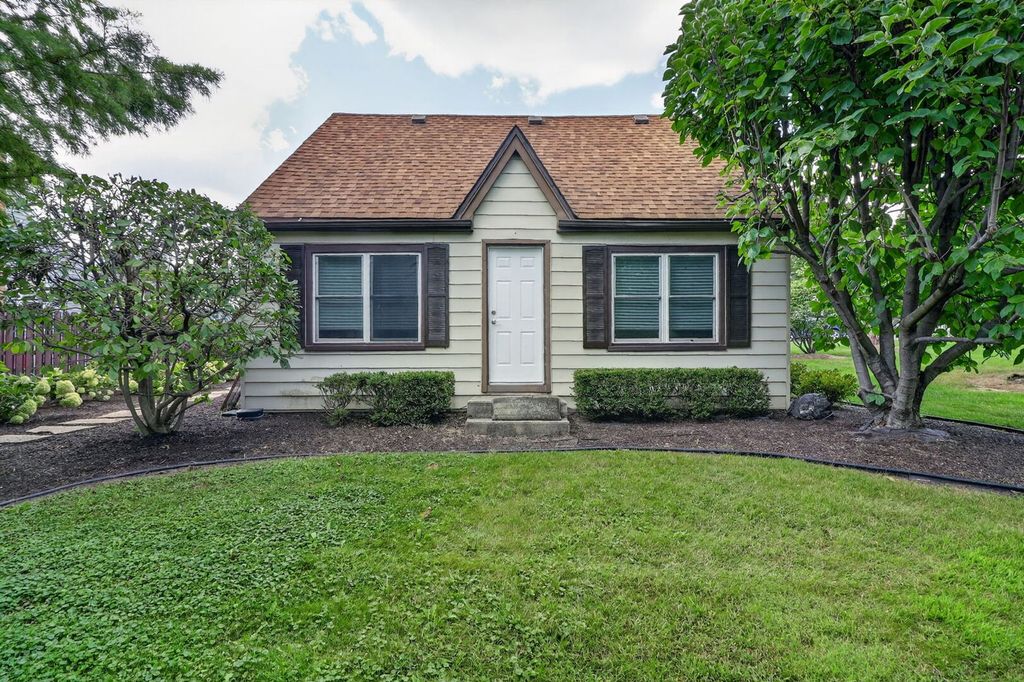 100 83RD Street, Hinsdale, IL 60527