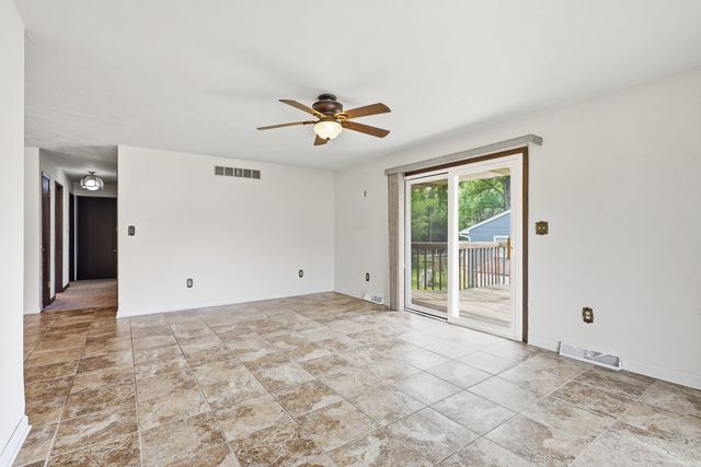 621 11th Street, Silvis, IL 61282