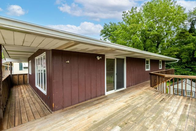 621 11th Street, Silvis, IL 61282