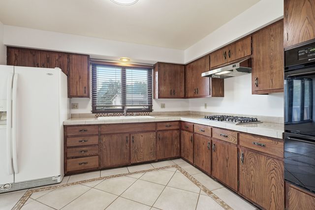 621 11th Street, Silvis, IL 61282