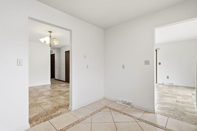 621 11th Street, Silvis, IL 61282