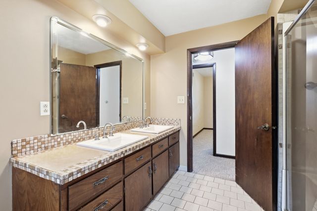 621 11th Street, Silvis, IL 61282