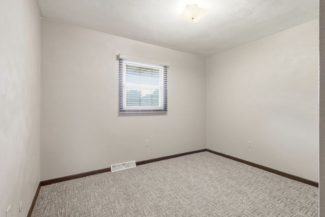 621 11th Street, Silvis, IL 61282