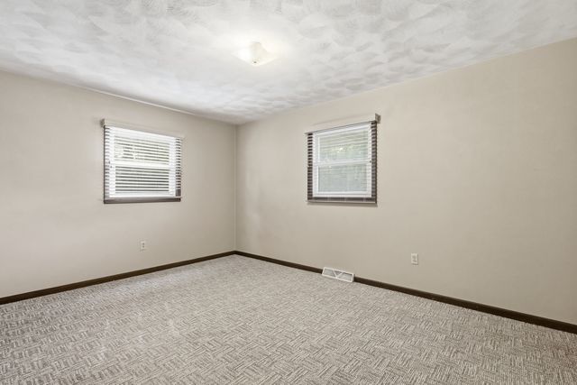 621 11th Street, Silvis, IL 61282