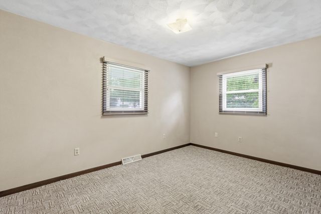 621 11th Street, Silvis, IL 61282