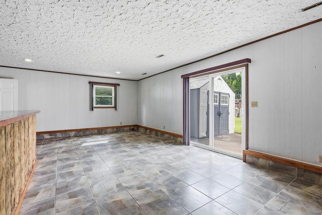 621 11th Street, Silvis, IL 61282