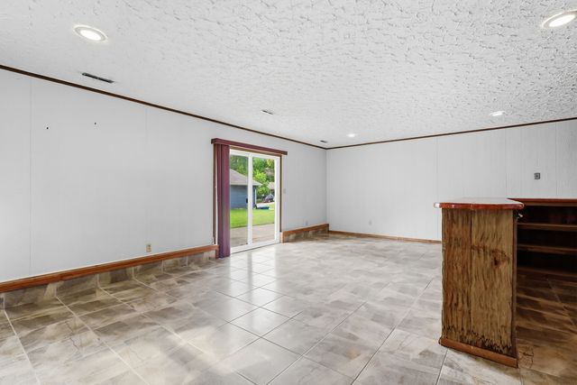 621 11th Street, Silvis, IL 61282