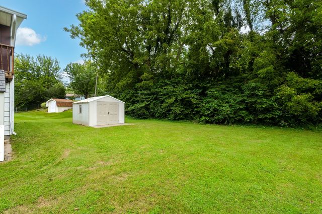621 11th Street, Silvis, IL 61282