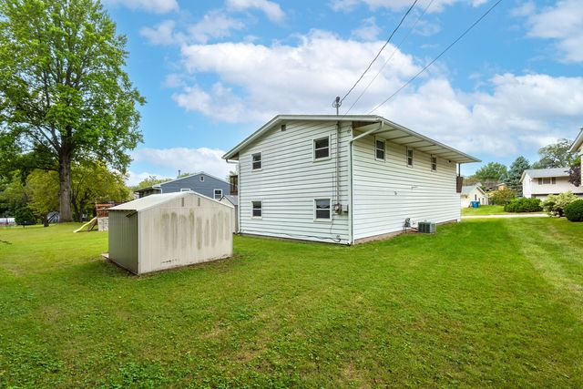 621 11th Street, Silvis, IL 61282