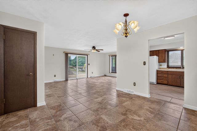 621 11th Street, Silvis, IL 61282