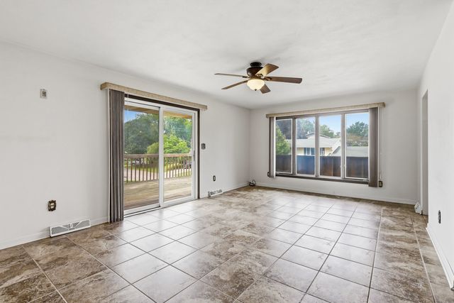 621 11th Street, Silvis, IL 61282