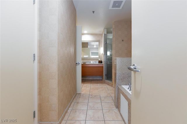 211 East Flamingo Road 1003, Las Vegas, NV 89169