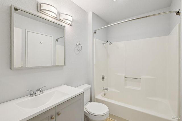 1553 Holly Ave, Rohnert Park, CA 94928