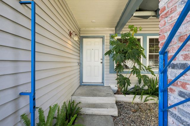 1553 Holly Ave, Rohnert Park, CA 94928