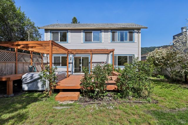 1553 Holly Ave, Rohnert Park, CA 94928