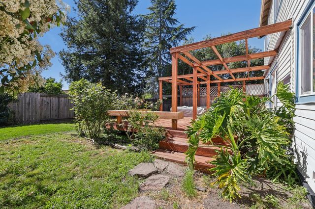 1553 Holly Ave, Rohnert Park, CA 94928