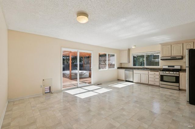 1553 Holly Ave, Rohnert Park, CA 94928