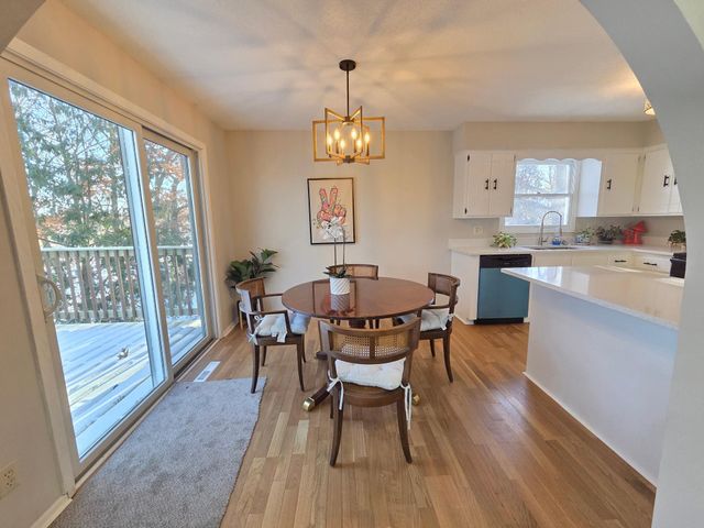 4174 Oakcrest Drive, Vadnais Heights, MN 55127