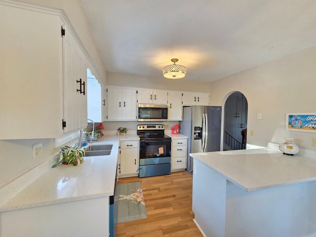 4174 Oakcrest Drive, Vadnais Heights, MN 55127