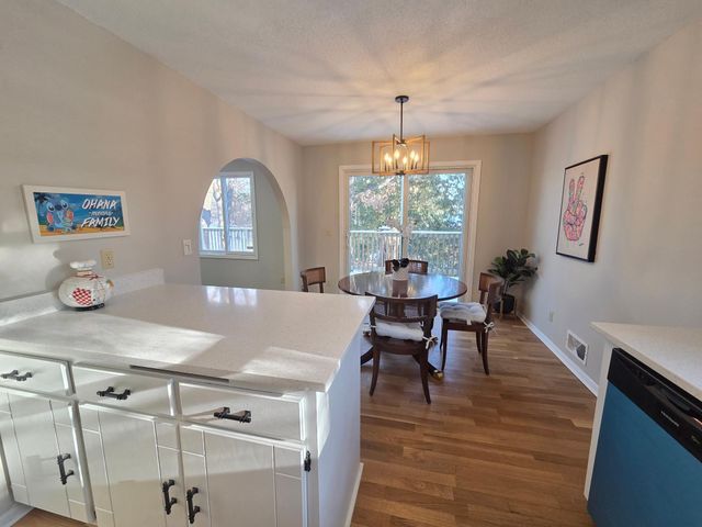 4174 Oakcrest Drive, Vadnais Heights, MN 55127