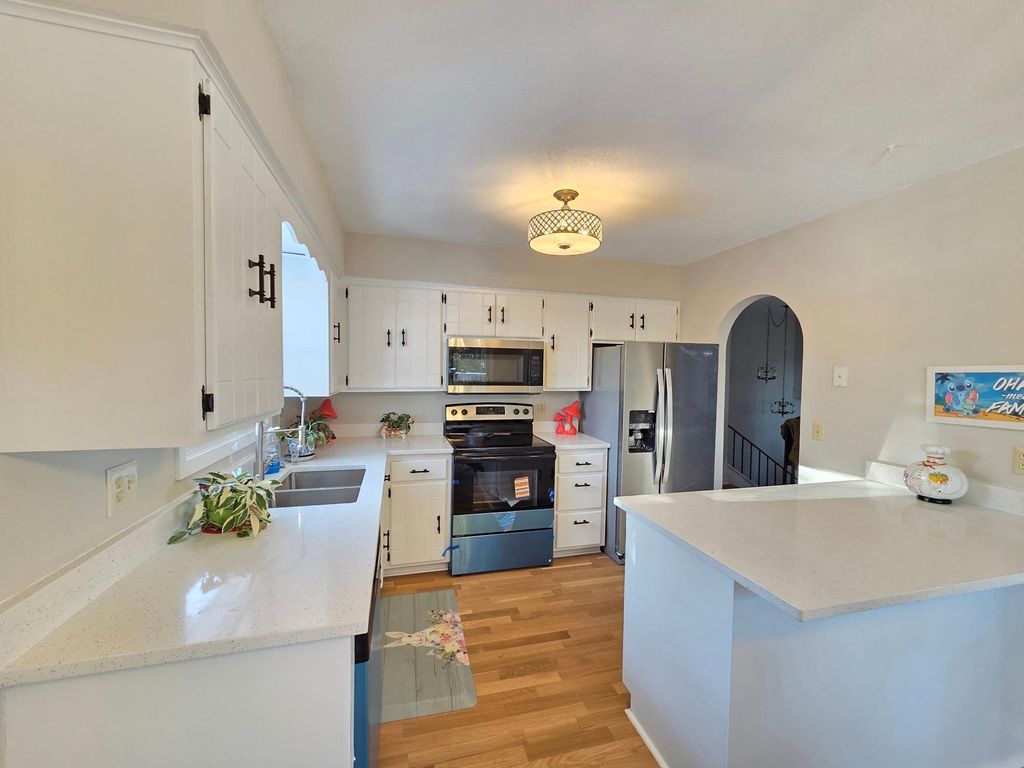 4174 Oakcrest Drive, Vadnais Heights, MN 55127 — photo 2