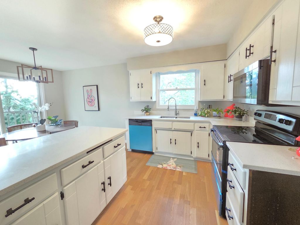 4174 Oakcrest Drive, Vadnais Heights, MN 55127 — photo 3