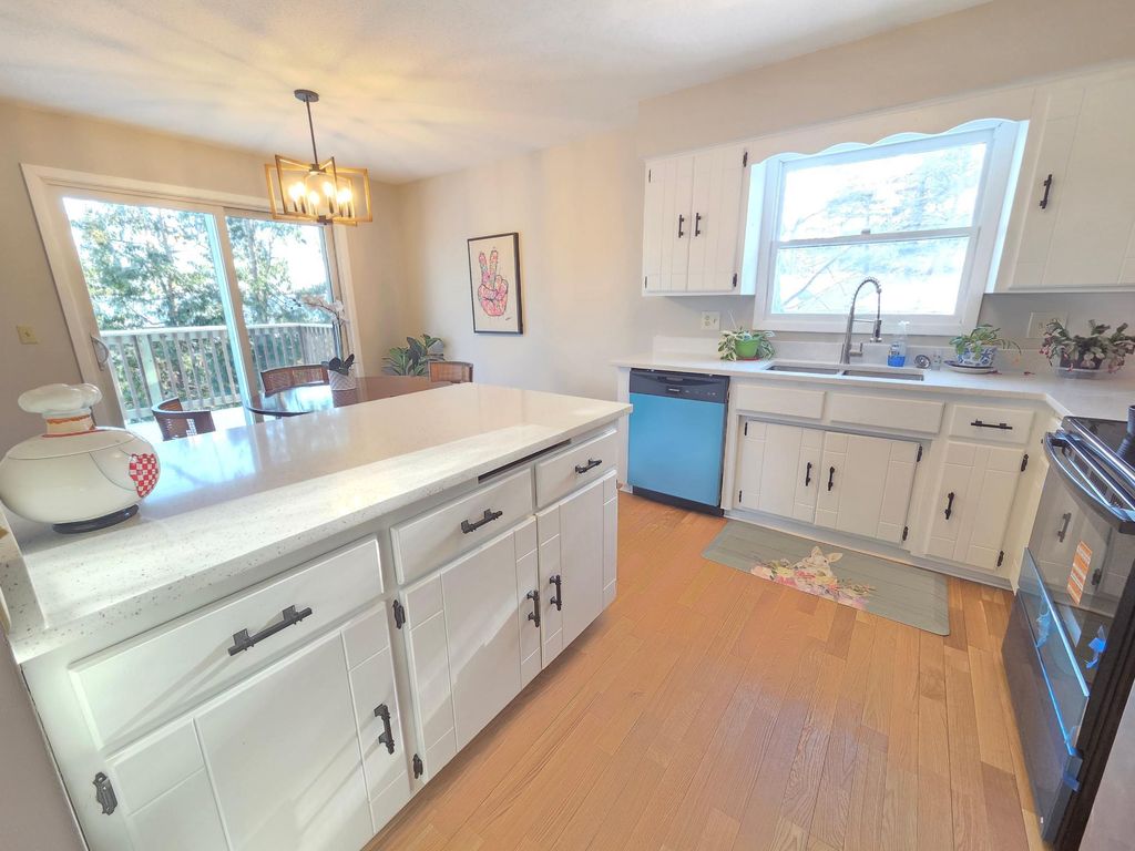 4174 Oakcrest Drive, Vadnais Heights, MN 55127 — photo 4