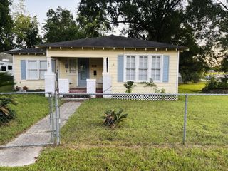 102 E Fort Worth Street, Cleveland, TX 77327