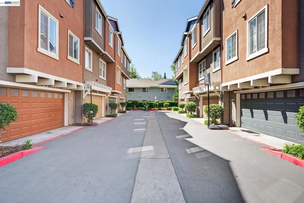 Image 32 of property listing at 3554 Shadowbrook Ter, Fremont, CA 94536