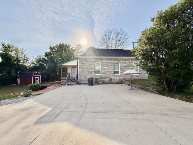 525 E Washington St, Pulaski, TN 38478