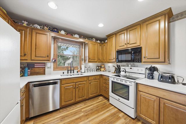 2535 S Brookside COURT, New Berlin, WI 53151