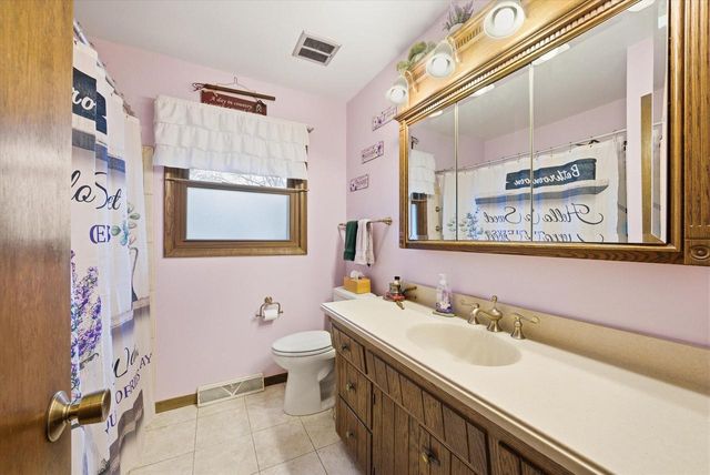 2535 S Brookside COURT, New Berlin, WI 53151