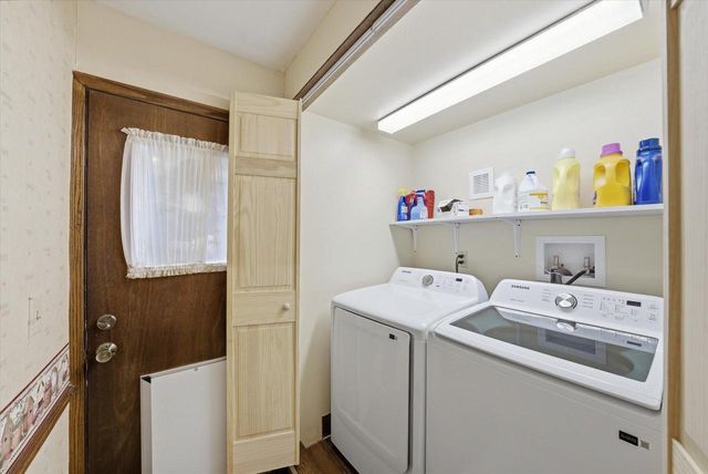 2535 S Brookside COURT, New Berlin, WI 53151