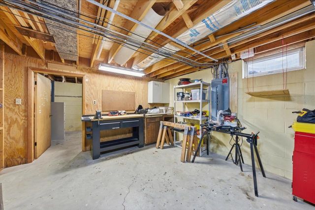 2535 S Brookside COURT, New Berlin, WI 53151