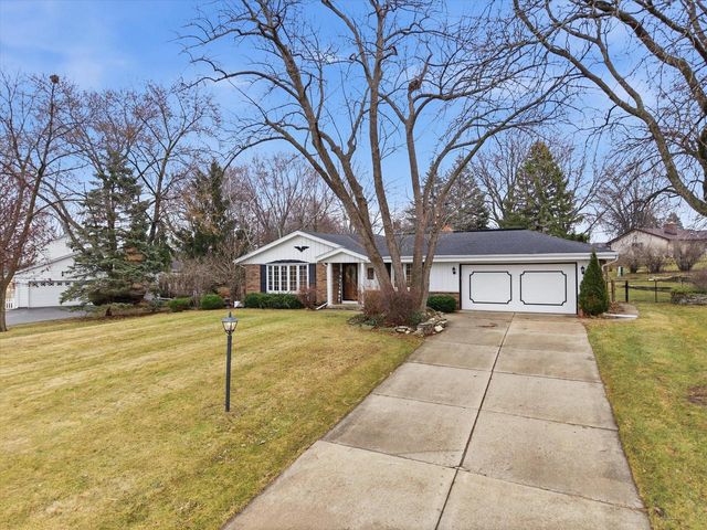 2535 S Brookside COURT, New Berlin, WI 53151