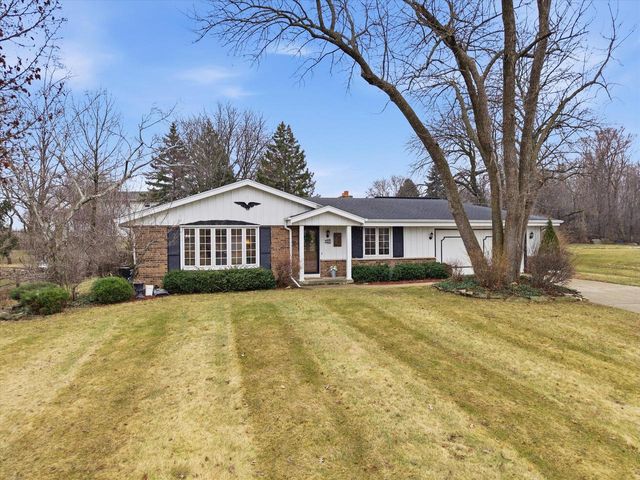 2535 S Brookside COURT, New Berlin, WI 53151