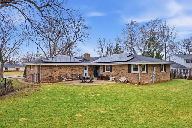 2535 S Brookside COURT, New Berlin, WI 53151