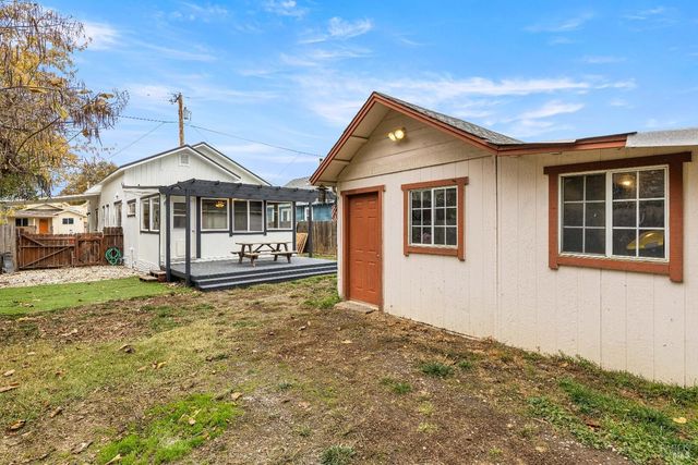 9528 Washington St, Upper Lake, CA 95485