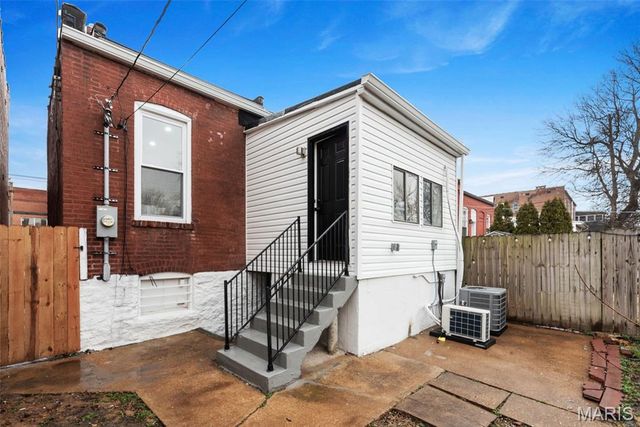 3000 Louisiana Avenue, St Louis, MO 63118