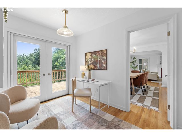 2779 Sw SHERWOOD Dr, Portland, OR 97201