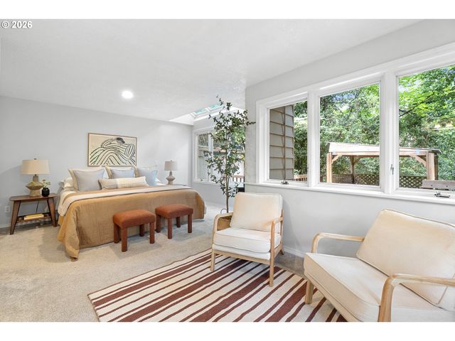 2779 Sw SHERWOOD Dr, Portland, OR 97201