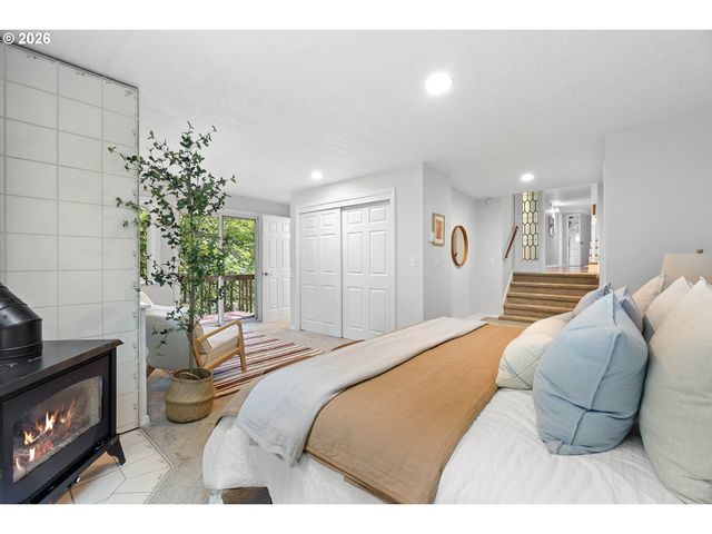 2779 Sw SHERWOOD Dr, Portland, OR 97201