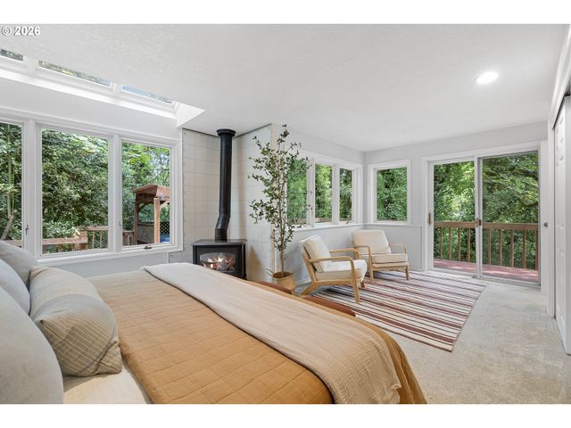 2779 Sw SHERWOOD Dr, Portland, OR 97201