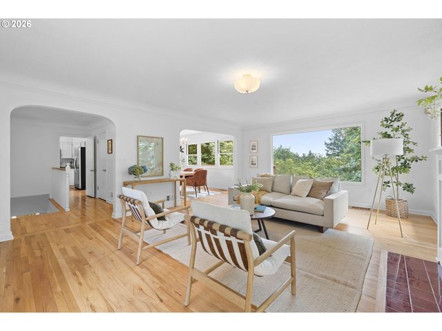 2779 Sw SHERWOOD Dr, Portland, OR 97201