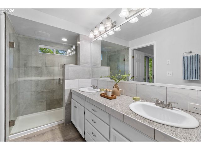 2779 Sw SHERWOOD Dr, Portland, OR 97201