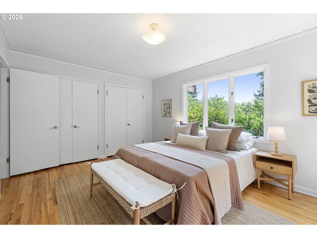 2779 Sw SHERWOOD Dr, Portland, OR 97201