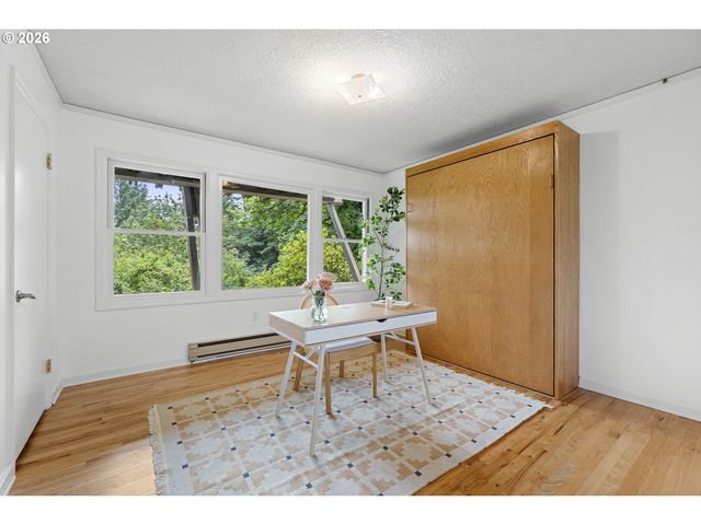 2779 Sw SHERWOOD Dr, Portland, OR 97201