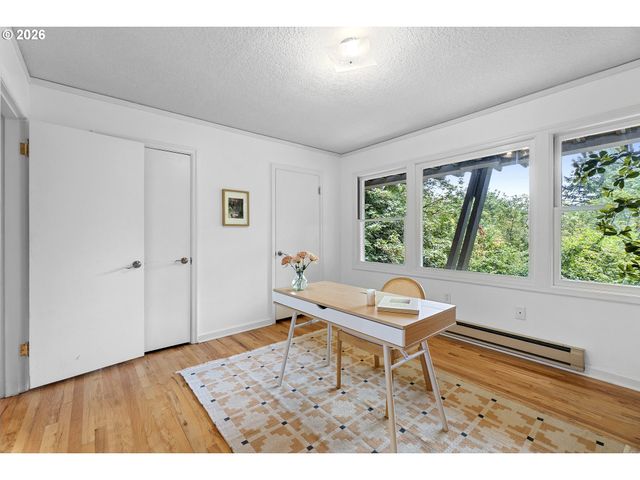 2779 Sw SHERWOOD Dr, Portland, OR 97201