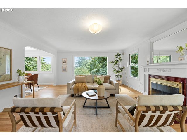 2779 Sw SHERWOOD Dr, Portland, OR 97201